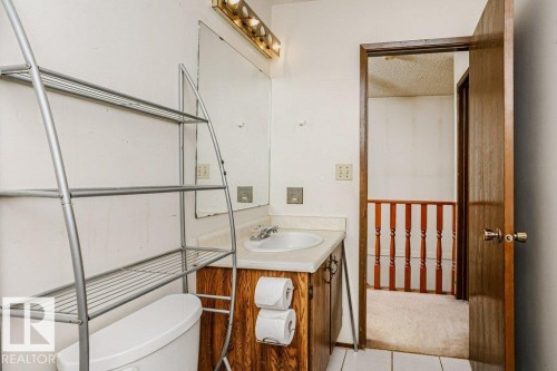 3520 42 Avenue Nw, Edmonton, AB - Indoor Photo Showing Bathroom