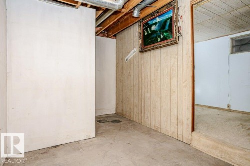 3520 42 Avenue Nw, Edmonton, AB - Indoor