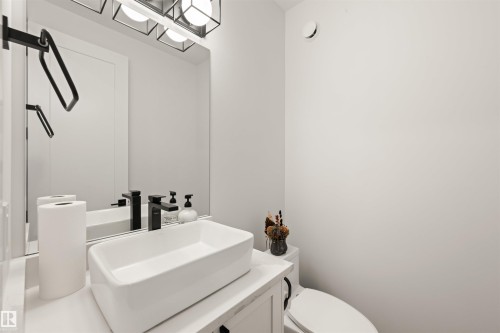 3415 Chickadee Drive Nw, Edmonton, AB - Indoor Photo Showing Bathroom