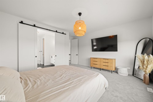 3415 Chickadee Drive Nw, Edmonton, AB - Indoor Photo Showing Bedroom