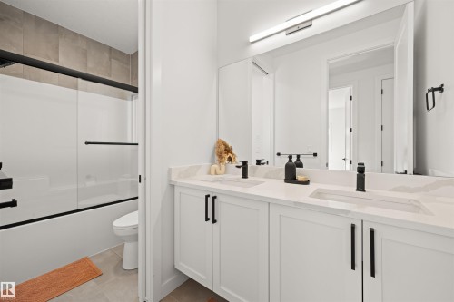 3415 Chickadee Drive Nw, Edmonton, AB - Indoor Photo Showing Bathroom