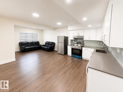 1646 Davidson Green Southwest, Edmonton, AB - Indoor Photo Showing Kitchen With Double Sink