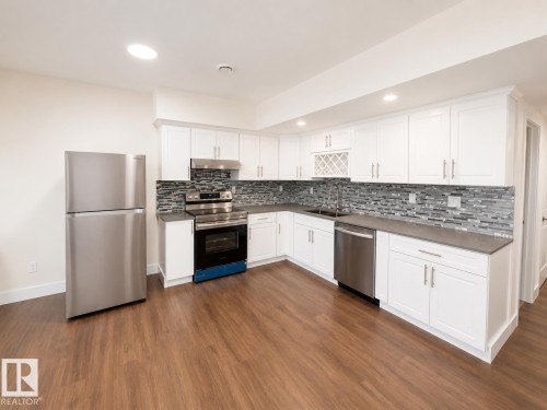 1646 Davidson Green Southwest, Edmonton, AB - Indoor Photo Showing Kitchen With Upgraded Kitchen