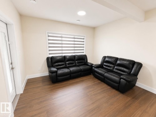 1646 Davidson Green Southwest, Edmonton, AB - Indoor Photo Showing Living Room