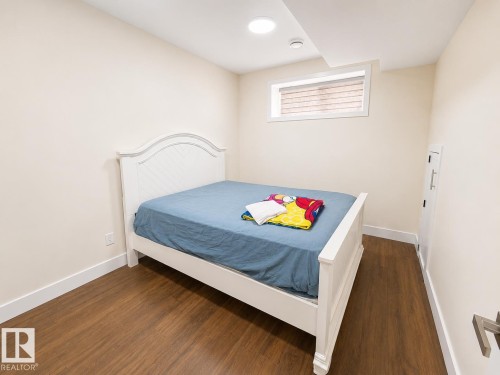 1646 Davidson Green Southwest, Edmonton, AB - Indoor Photo Showing Bedroom