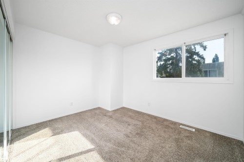8217 182 Street Nw, Edmonton, AB 