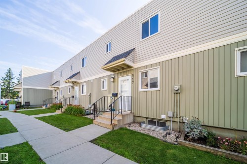 8217 182 Street NW  Edmonton, AB T5T 1L2