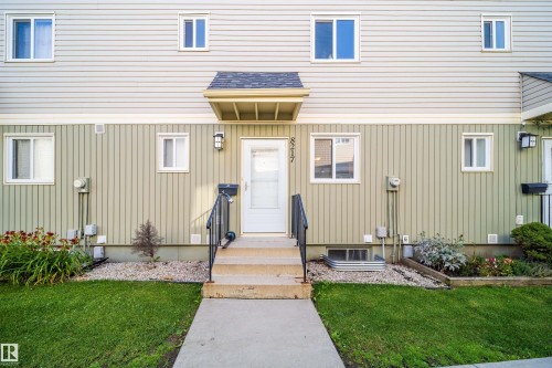 8217 182 Street Nw, Edmonton, AB 