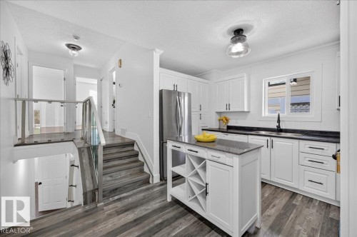 18903 86A Avenue Nw, Edmonton, AB - Indoor Photo Showing Kitchen With Upgraded Kitchen