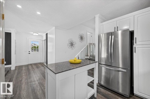 18903 86A Avenue Nw, Edmonton, AB - Indoor Photo Showing Kitchen