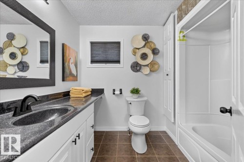 18903 86A Avenue Nw, Edmonton, AB - Indoor Photo Showing Bathroom