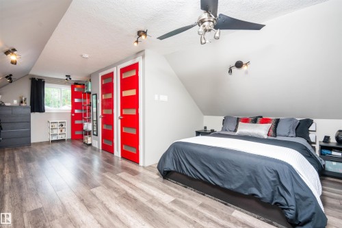 6111 119 Avenue Nw, Edmonton, AB - Indoor Photo Showing Bedroom