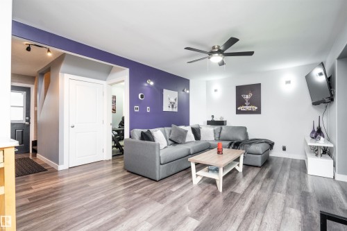6111 119 Avenue Nw, Edmonton, AB - Indoor Photo Showing Living Room