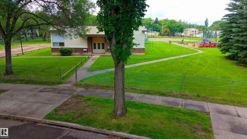 6111 119 Avenue Nw, Edmonton, AB - Outdoor