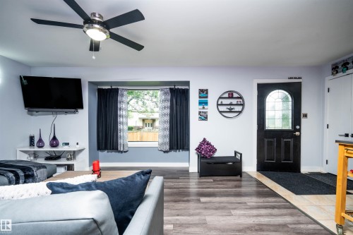 6111 119 Avenue Nw, Edmonton, AB - Indoor