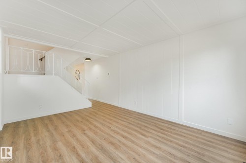 120 Morin Maze Nw, Edmonton, AB - Indoor Photo Showing Other Room