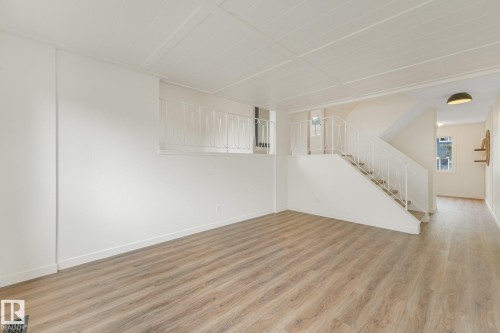 120 Morin Maze Nw, Edmonton, AB - Indoor Photo Showing Other Room