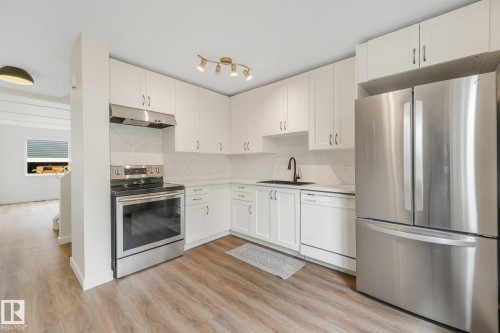 120 Morin Maze Nw, Edmonton, AB - Indoor Photo Showing Kitchen