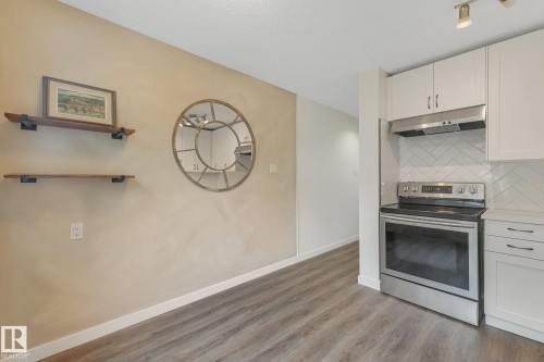 120 Morin Maze Nw, Edmonton, AB - Indoor Photo Showing Kitchen