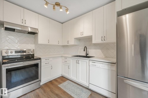 120 Morin Maze Nw, Edmonton, AB - Indoor Photo Showing Kitchen