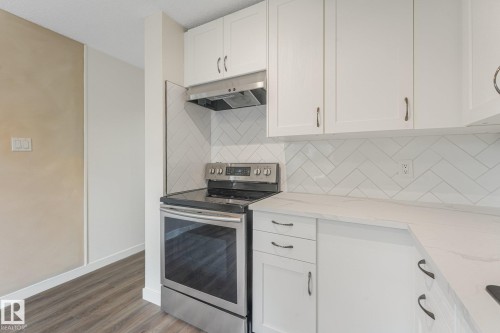 120 Morin Maze Nw, Edmonton, AB - Indoor Photo Showing Kitchen