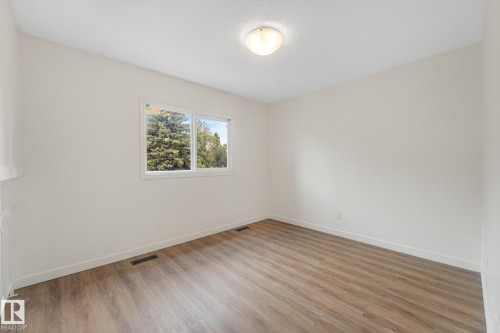 120 Morin Maze Nw, Edmonton, AB - Indoor Photo Showing Other Room