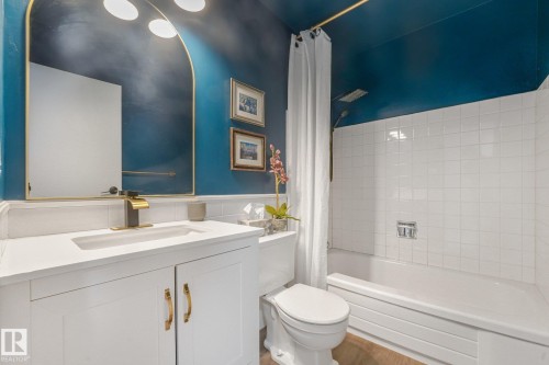 120 Morin Maze Nw, Edmonton, AB - Indoor Photo Showing Bathroom