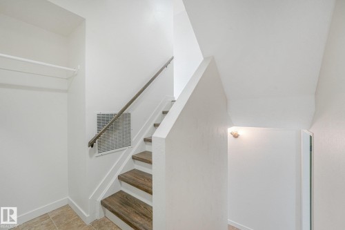 120 Morin Maze Nw, Edmonton, AB - Indoor Photo Showing Other Room