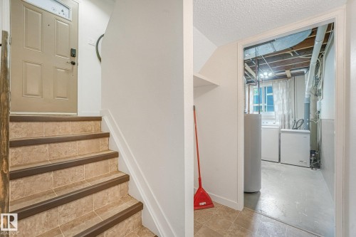 120 Morin Maze Nw, Edmonton, AB - Indoor Photo Showing Other Room