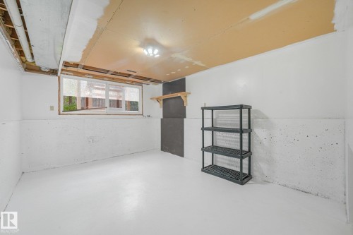 120 Morin Maze Nw, Edmonton, AB - Indoor Photo Showing Other Room