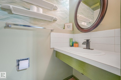 120 Morin Maze Nw, Edmonton, AB - Indoor Photo Showing Bathroom