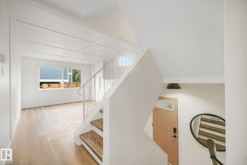 120 Morin Maze Nw, Edmonton, AB - Indoor Photo Showing Other Room