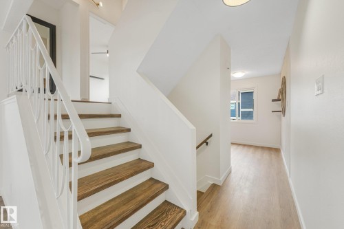 120 Morin Maze Nw, Edmonton, AB - Indoor Photo Showing Other Room