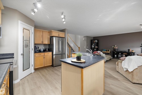 133 Greystone Crescent, Spruce Grove, AB - Indoor Photo Showing Kitchen