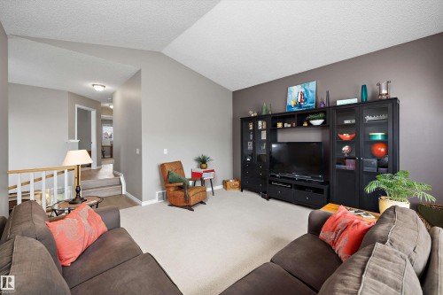 133 Greystone Crescent, Spruce Grove, AB - Indoor Photo Showing Living Room