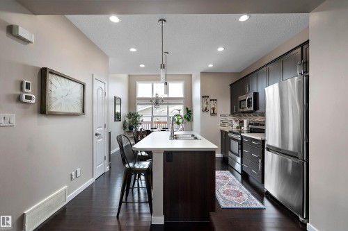 21915 99 Avenue Nw, Edmonton, AB - Indoor Photo Showing Kitchen With Double Sink With Upgraded Kitchen
