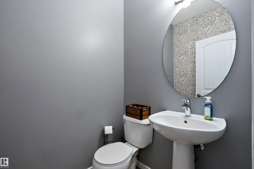 21915 99 Avenue Nw, Edmonton, AB - Indoor Photo Showing Bathroom