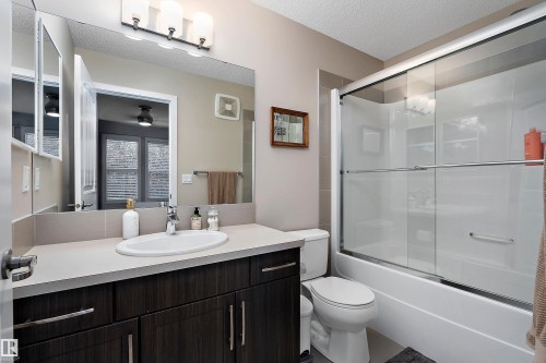 21915 99 Avenue Nw, Edmonton, AB - Indoor Photo Showing Bathroom