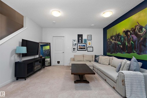 21915 99 Avenue Nw, Edmonton, AB - Indoor