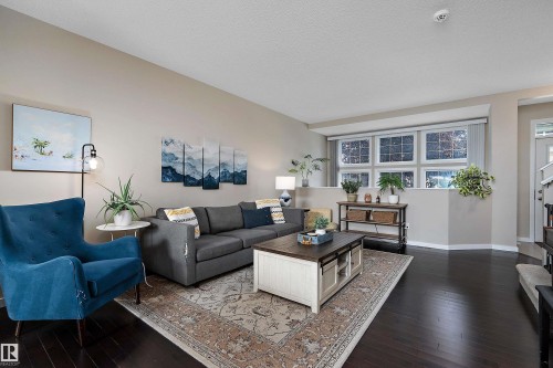 21915 99 Avenue Nw, Edmonton, AB - Indoor Photo Showing Living Room