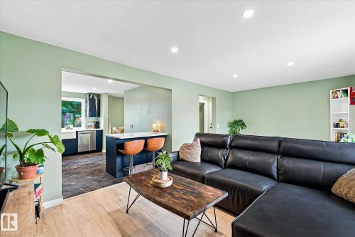 51 Birch Drive, Gibbons, AB - Indoor Photo Showing Living Room
