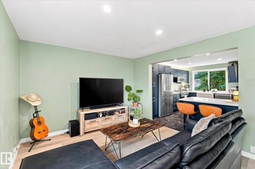 51 Birch Drive, Gibbons, AB - Indoor Photo Showing Living Room