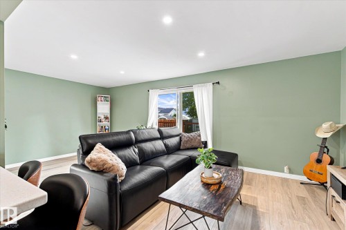 51 Birch Drive, Gibbons, AB - Indoor Photo Showing Living Room