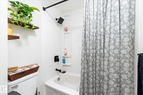 51 Birch Drive, Gibbons, AB - Indoor Photo Showing Bathroom