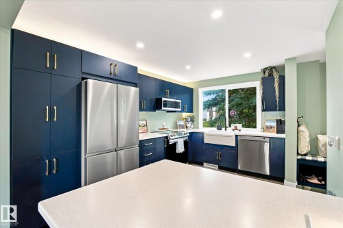 51 Birch Drive, Gibbons, AB - Indoor Photo Showing Kitchen With Upgraded Kitchen
