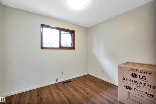 7211 132 Avenue Nw, Edmonton, AB - Indoor Photo Showing Other Room