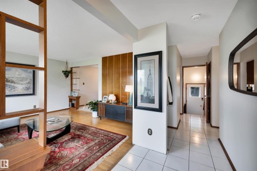 7211 132 Avenue Nw, Edmonton, AB - Indoor Photo Showing Other Room