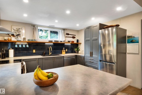 7211 132 Avenue Nw, Edmonton, AB - Indoor