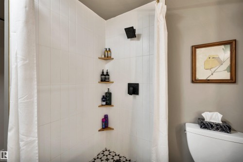 7211 132 Avenue Nw, Edmonton, AB - Indoor Photo Showing Bathroom