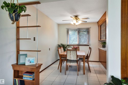 7211 132 Avenue Nw, Edmonton, AB - Indoor Photo Showing Dining Room